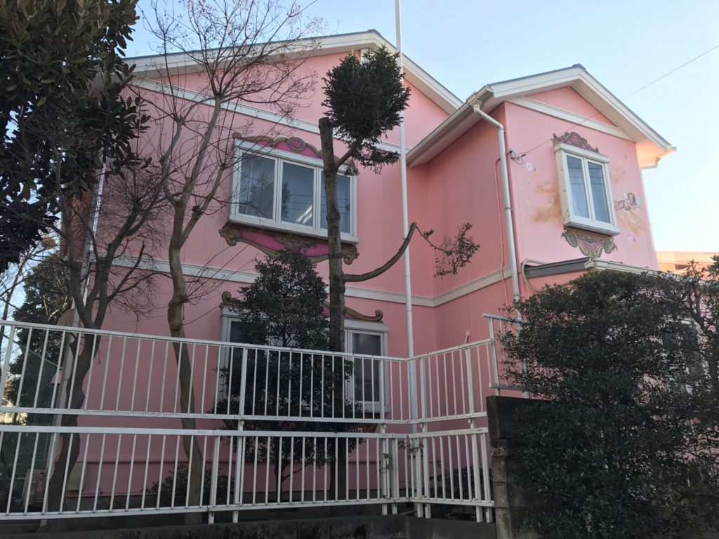 優しさが滲み出るピンク色の外壁塗装｜横浜市旭区のN様邸にて塗り替えリフォーム