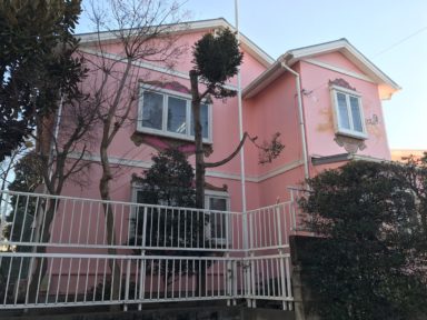 ピンク色の外壁塗装