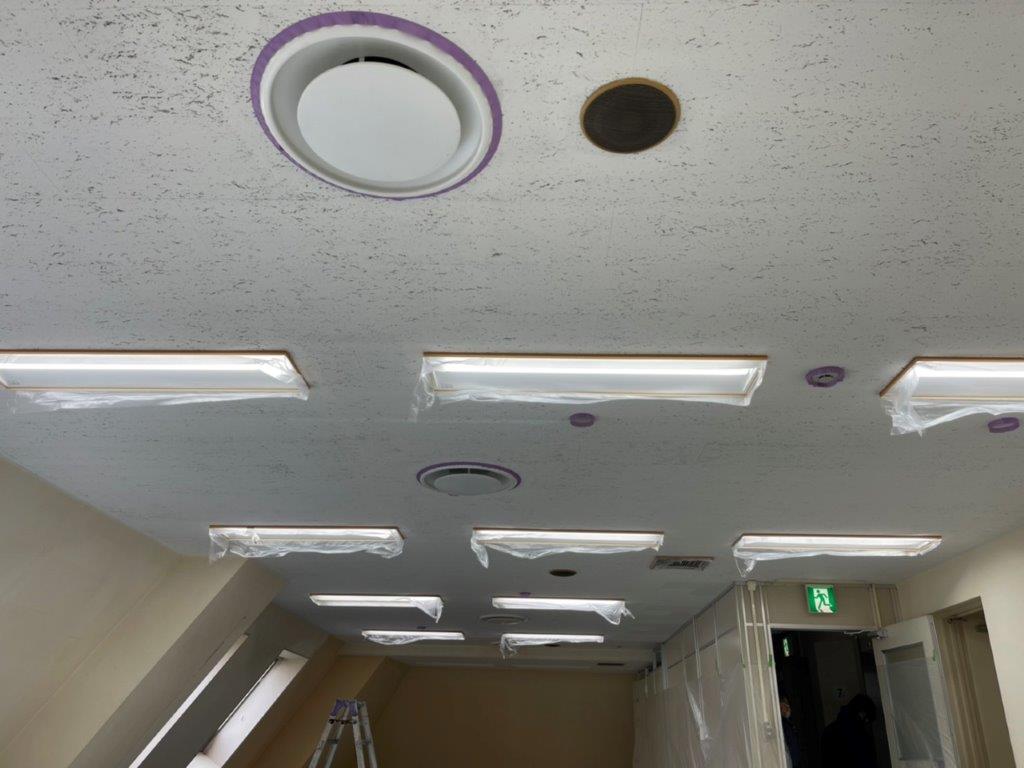 塗り替え塗装前の天井