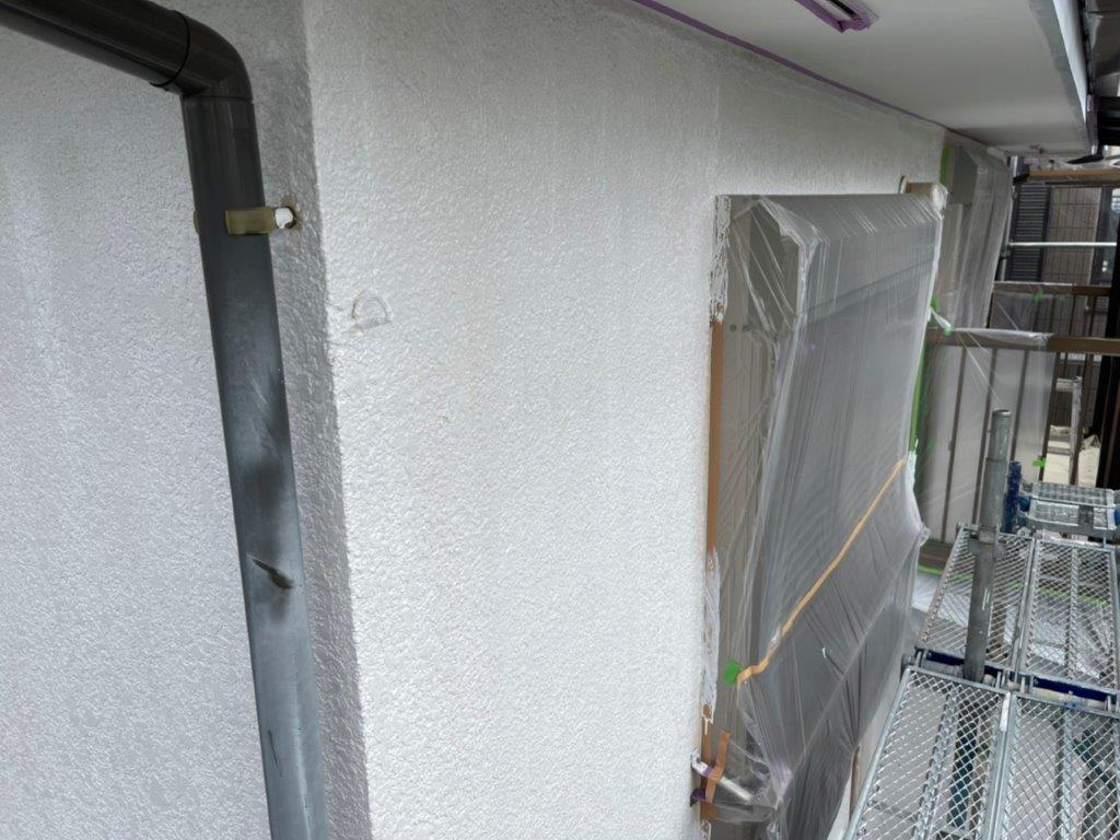 外壁の下塗り塗装（シーラー塗布）｜神奈川県相模原市のO様邸にて塗り替え塗装中